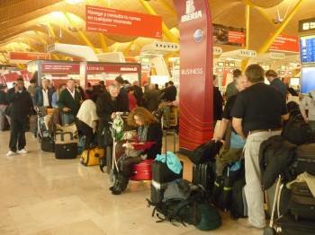 El cierre del espacio aéreo dejó a miles de personas atrapadas en los aeropuertos. (Foto: ARCHIVO)