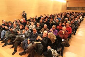 Público asistente a la conferencia de Anasagasti organizada por el Igea. (Foto: JOSÉ PAZ)