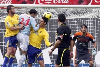David Catalá remata en el partido ante la UD Las Palmas.? (Foto: ARCHIVO)