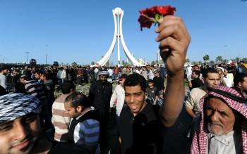 Manifestantes en el funeral de una de las víctimas en Bahréin. (Foto: MAZEN MAHDI)