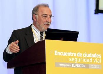 Pere Navarro, director general de Tráfico, en el II Encuentro de Ciudades para la Seguridad Vial. (Foto: SALAS)
