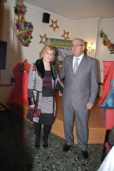 María José Conde, junto al presidente del Casino, Pedro Arias. (Foto: LUIS BLANCO)