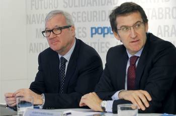 Valcárcel, presidente murciano, y Núñez Feijóo, en el Comité Ejecutivo del PP, en Madrid. (Foto: CHEMA MOYA)