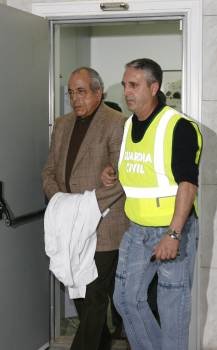 Carlos Morín, al ser detenido en noviembre de 2007. (Foto: KIKO HUESCA)