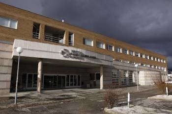 El Hospital de Verín, donde serán atendidos los pacientes del otro lado de la 'raia'. (Foto: XESÚS FARIÑAS)