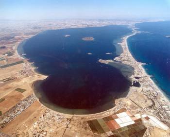 La 'Manga' del Mar Menor es una de las zonas afectadas por la subida del nivel del Mediterráneo. (Foto: ARCHIVO)