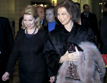 La reina Sofía (d) y la esposa del presidente ruso.