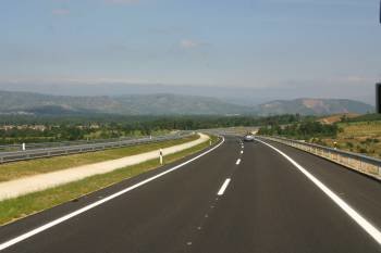 La autovía A-75 (Verín-Portugal), en la imagen, fue abierta a la circulación el pasado 19 de junio. (Foto: JOSÉ PAZ)