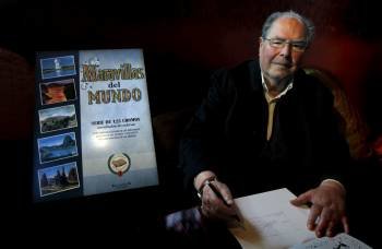 Miguel Conde, autor de las ilustraciones originales de los cromos. (Foto: ALBERTO ESTÉVEZ)