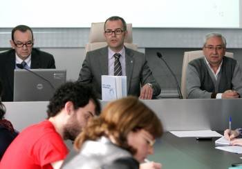 Jesús Vázquez, durante la presentación de la Guía del Sistema Universitario de Galicia. (Foto: CONCHI PAZ)