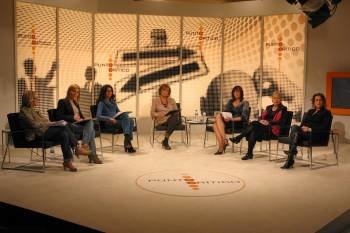 María Antonia Rilo, Beatriz López Varela, Marta Arribas, Nora Sola, Flora Castro, Mariluz Villar y Ana Barrios, durante el debate. (Foto: JOSÉ PAZ)