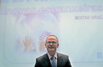Jesús Vázquez, durante la presentación del plan de potenciación de lenguas extranjeras. (Foto: LAVANDEIRA)