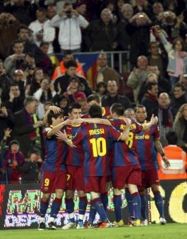 Los jugadores del Barcelona celebran el gol de Bojan, el que suponía el 2-0 sobre el Getafe.? (Foto: a. olivé)
