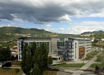 Imagen del edificio jurídico empresarial de Ourense, en donde se ubica la facultad de Turismo (Foto: MARTIÑO PINAL)