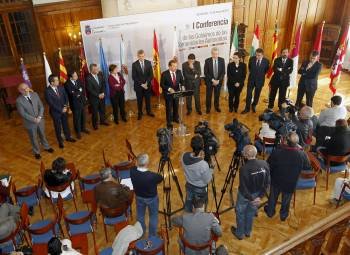 Los consejeros autonómicos, en la rueda de prensa posterior al término del encuentro. (Foto: ESTEBAN COBO )