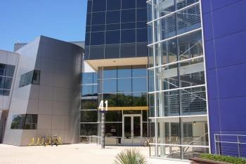Uno de los edificios de la sede central de Google, en Silicon Valley, en California. (Foto: ARCHIVO)