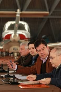 Las autoridades, durante la rueda de prensa en que comunicaron el convenio de cesión. (Foto: )