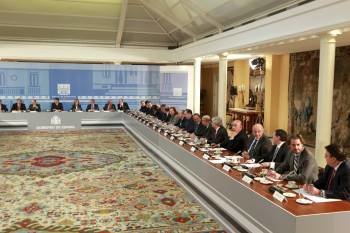 Reunión de los empresarios más importantes de España con el Gobierno, el pasado sábado. (Foto: J. GUILLÉN)