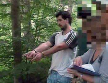 Fotograma del vídeo grabado por la Guardia Civil con Goikoetxea esposado. (Foto: )