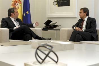 Rodríguez Zapatero con el alcalde de Barcelona, Jordi Hereu. (Foto: JUAN CARLOS  HIDALGO)