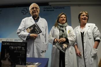 José Luis Doval, Eloína Núñez y Esther Álvarez, durante la presentación del Congreso de Ginecología. (Foto: MARTIÑO PINAL)