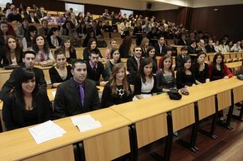 Acto de graduación de los alumnos diplomados en Turismo celebrado el pasado sábado. (Foto: XESÚS FARIÑAS)