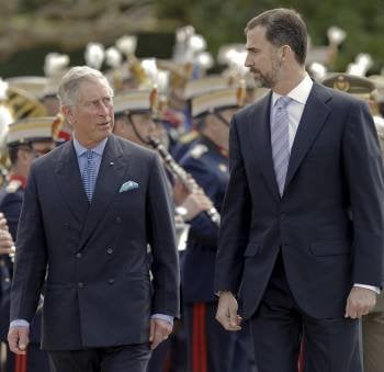  El príncipe de Gales (i) y el príncipe de Asturias. EFE.