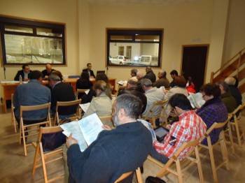 Un momento da xuntanza dos directivos do grupo O Vieiro-Leboreiro, celebrada en Celanova. (Foto: MARCOS ATRIO)