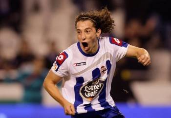 El mexicano Andrés Guardado celebra un gol con la camiseta del equipo de A Coruña. (Foto: )