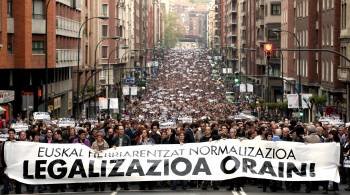 Imagen general de la manifestación de ayer en Bilbao. (Foto: MIGUEL TOÑA)