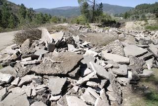 Escombros en Vilamartín