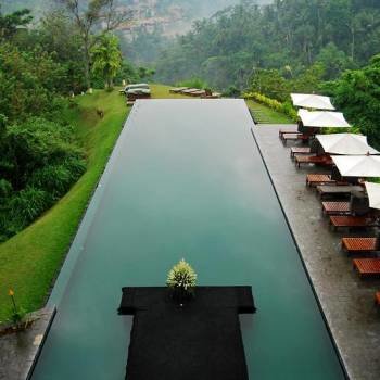 Piscina 'infinita' situada en el Hotel Alila Ubud, en Bali (Indonesia)