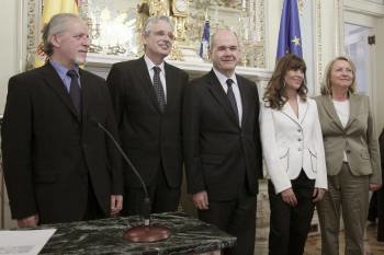 Manuel Chaves, con los nuevos delegados del Gobierno. A la izquierda de la imagen, Miguel Cortizo. (Foto: PACO CAMPOS)
