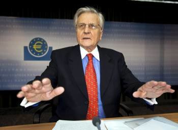 Trichet, durante la rueda de prensa que ofreció en Francfort.  (Foto: FRANK RUMPENHORST)