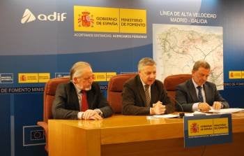 Miguel Cortizo, José Blanco y Antonio González Marín, en la presentación que realizaron ayer en A Coruña. (Foto: )