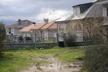 La ubicación de estas cinco casas generó el litigio entre Cortegada y Gomesende. (Foto: MARTIÑO PINAL)