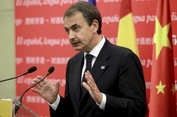 El presidente del Gobierno español, José Luis Rodríguez Zapatero, durante su intervención en un acto cultural en defensa del español celebrado en la sede del Instituto Cervantes.