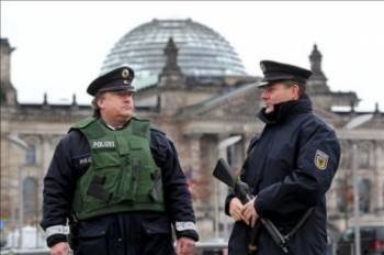 Dos agentes de policia alemanes.