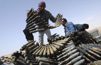 Los rebeldes aseguran que han conseguido armas, aunque no su procedencia. (Foto: VASSIL DONEV)