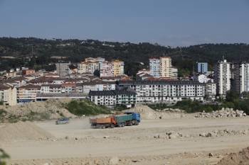 Terrenos de A Farixa donde se construirá el centro comercial Auria. (Foto: JOSÉ PAZ)