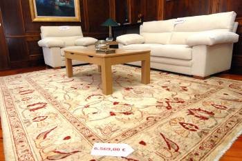En primer término, una alfombra de 6.569 euros. (Foto: LYDIA MIRANDA)