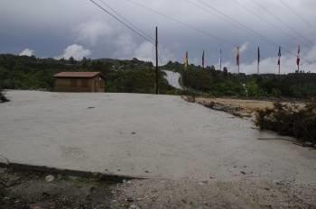 Terrenos donde se ubicará el camping municipal de Melón. (Foto: MARTIÑO PINAL)