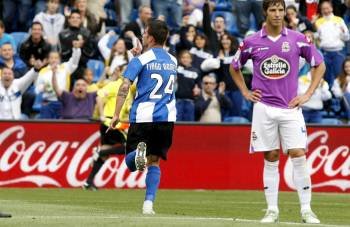 Tiago Gómes festeja el gol con el que el Hércules derrotó al Deportivo.? (Foto: MANUEL LORENZO)