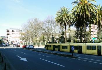 Imagen virtual de la línea de tranvía a su paso por Progreso, junto al jardín de O Posío. (Foto: )