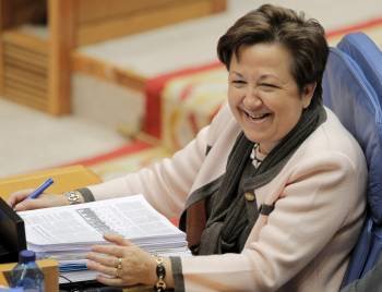 La conselleira de Sanidade, Pilar Farjas, en un pleno del Parlamento gallego. (Foto: ARCHIVO)