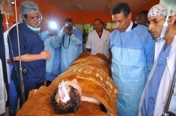 El ministro del Interior marroquí Taiev Cherkaoui visita a los heridos en el atentado. (Foto: STRINGER)