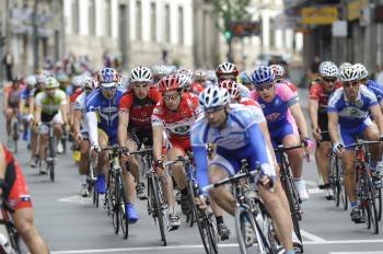 La prueba ciclista ourensana citó a 100 deportistas. (Foto: )