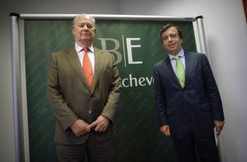 Javier Etcheverría, presidente del Banco Etcheverría, con Francisco Botas, consejero delegado. (Foto: CABALAR)