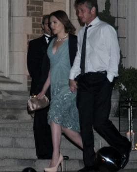 Scarlett Johansson y Sean Penn a su llegada a la Casa Blanca