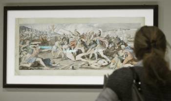  Una joven observa el lienzo 'La disputa de griegos y troyanos por el cuerpo de Patroclo', de José Madrazo, que forma parte de la exposición 'No solo Goya '.